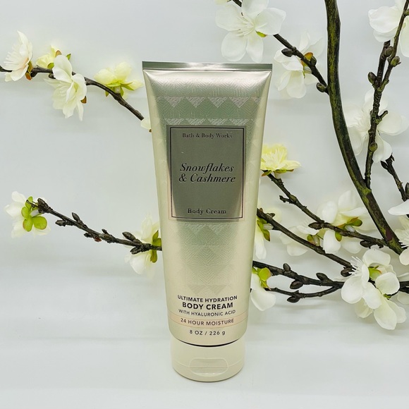 Bath and Body Works Snowflakes & Cashmere 3-Piece Gift Box Set - Picture 6 of 10